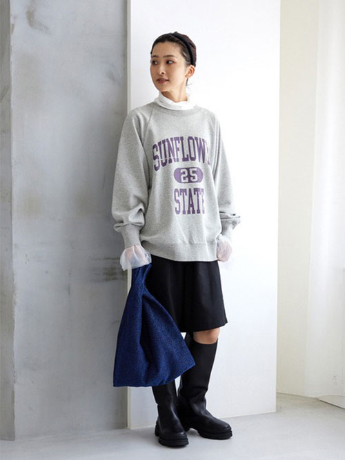 【JOURNAL STANDARD relume】REMMEのブーツを着用した女性