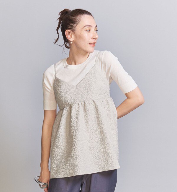 よく見る「芸能人が愛用 WEB限定】エンボスフラワー ギャザーキャミソール トップス