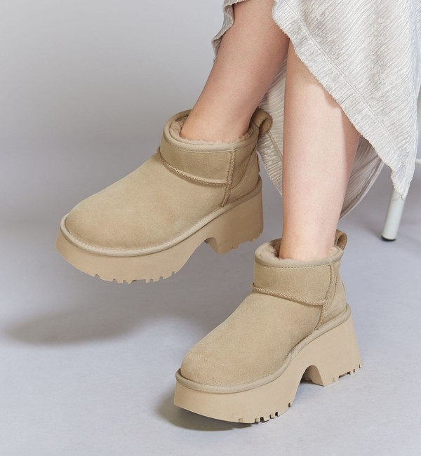 UGG ホワイト レザーブーツ ショートブーツ 可愛く