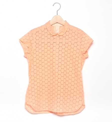 カットワーク バックボタン ブラウス