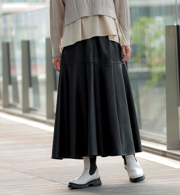 Ray BEAMS フェイクレザー フレア スカート|BEAMS WOMEN(ビームス ウィメン)の通販｜アイルミネ