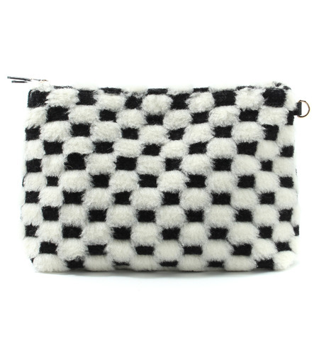 モノトーンクラッチバック