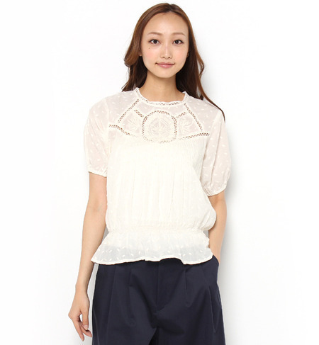 エンブロイダリースモックブラウス