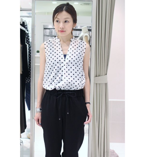 ドット柄ノースリーブブラウス