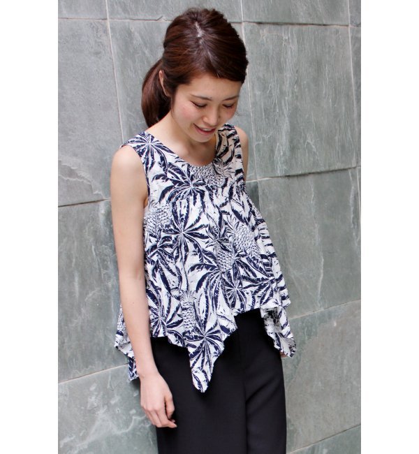 T.YAMAI パイン柄ノースリーブブラウス