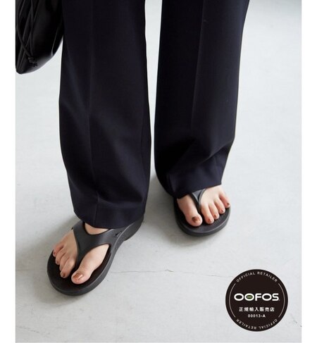 Oofos サンダル