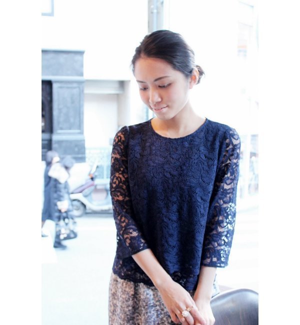 ダブルレースブラウス。