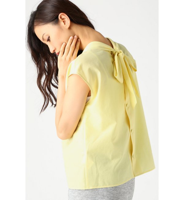 バックリボンロールブラウス。