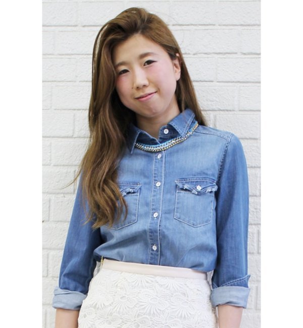 ライトデニムシャツ。