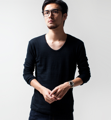 ڌV-neckTee