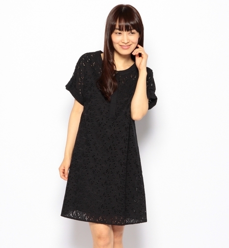ヘンリーネック刺繍ワンピース