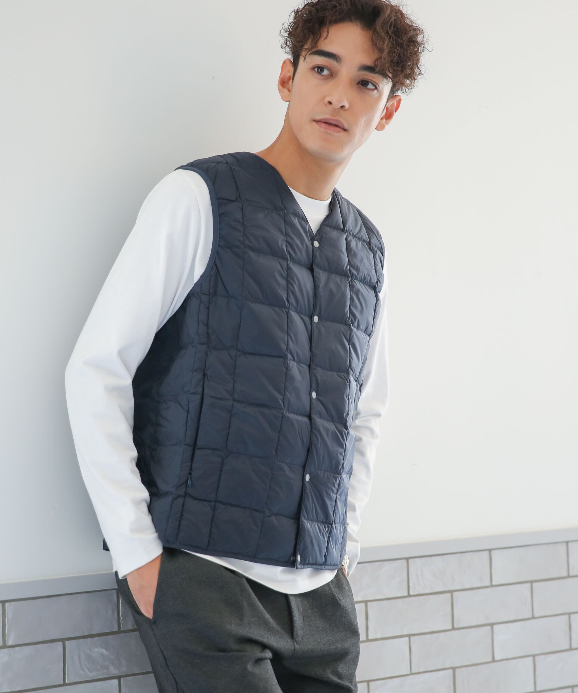 TAION/V-NECK BUTTON DOWN VEST