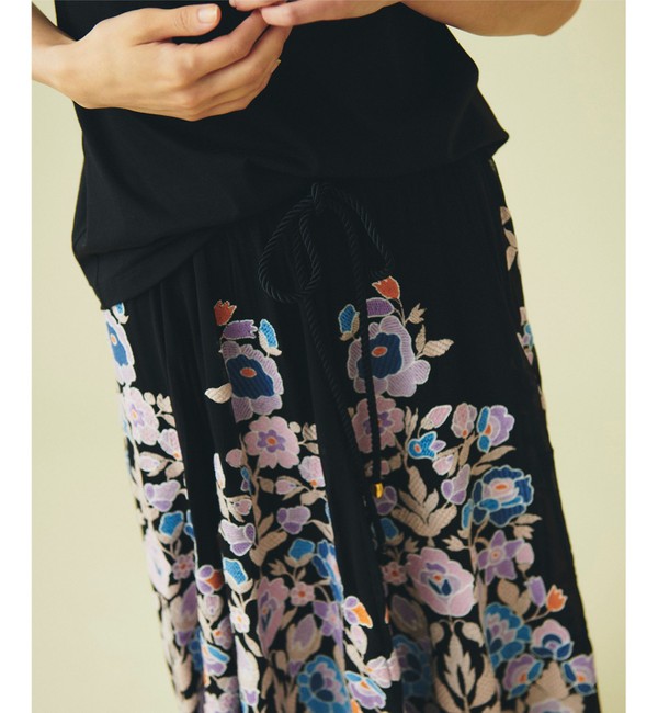 マルチフラワー刺繍スカート