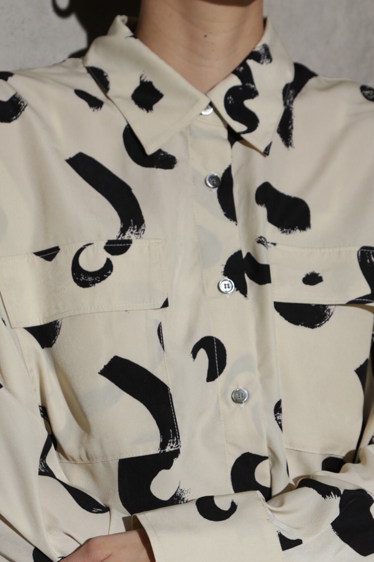 単色柄ショート丈シャツ|ROSEBUD(ローズバッド)の通販｜アイルミネ