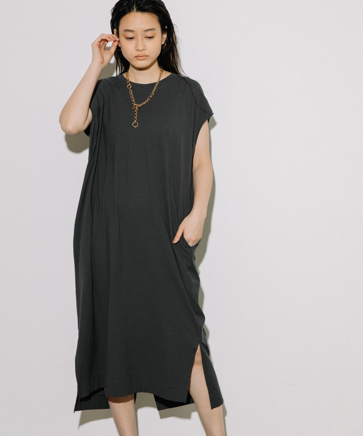 Audrey And John Wad スリット入りクルーネックワンピース ウォッシャブル Landwards ランドワーズ の通販 アイルミネ Audrey And John Wad スリット入りクルーネックワンピース ウォッシャブル Landwards ランドワーズ の通販 アイルミネ