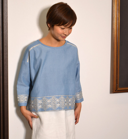 デニム刺繍ブラウス