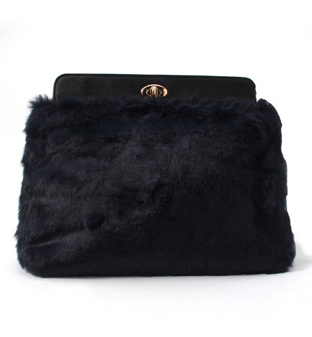 フェイクファークラッチ