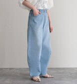 カーブデニムパンツ