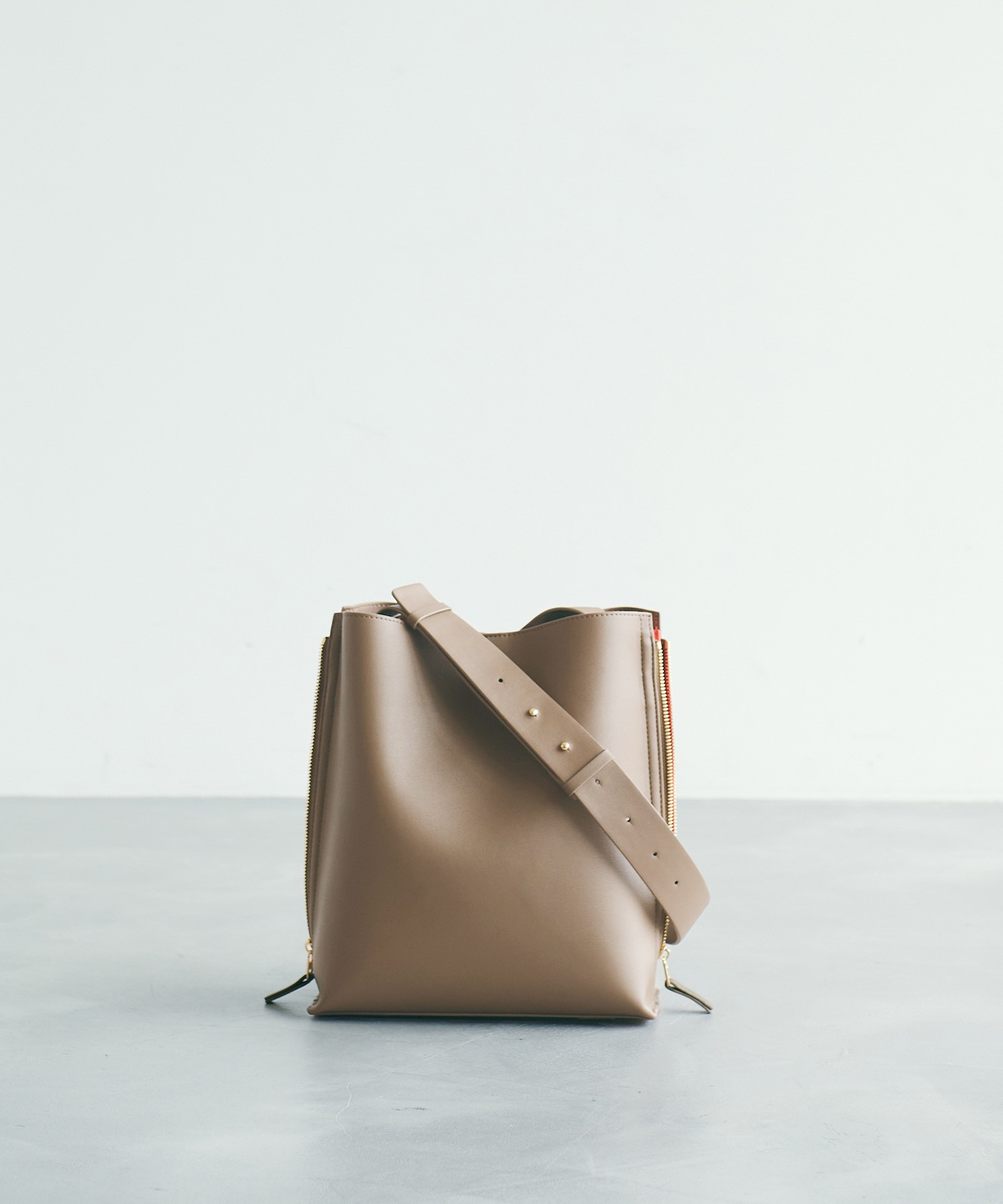 WEB限定】【E'POR】Y BAG Shoulder M（サイドジップショルダーバッグ