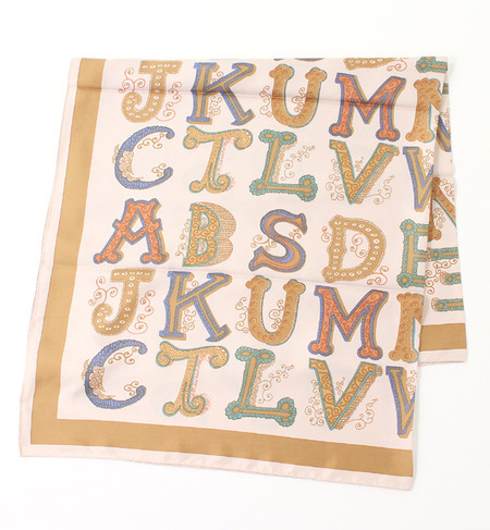 アルファベットプリントスカーフ