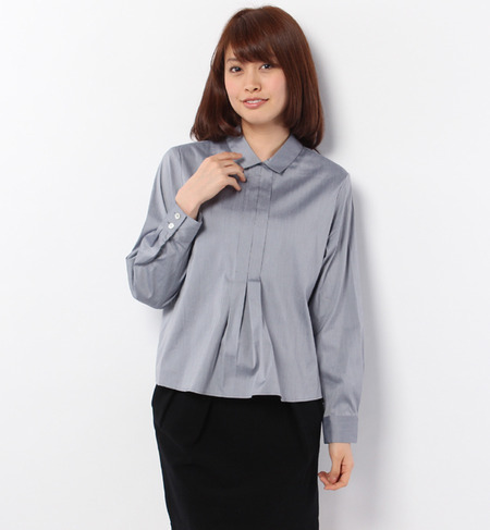 フロントタックブラウス