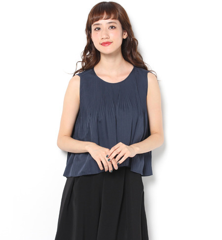 プリーツノースリーブブラウス