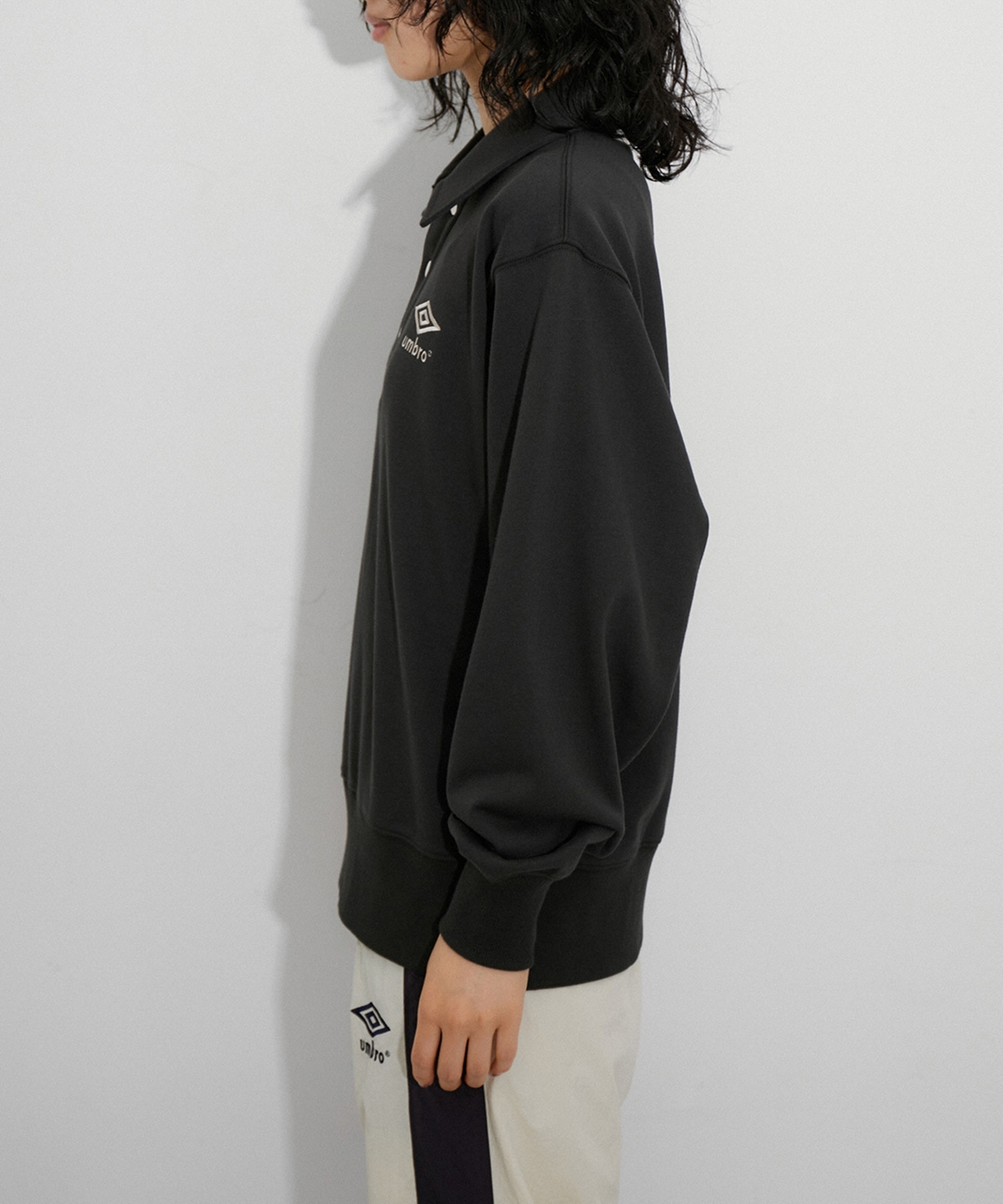 【UMBRO for ADAM ET ROPE'】COLLARED SWEAT PO