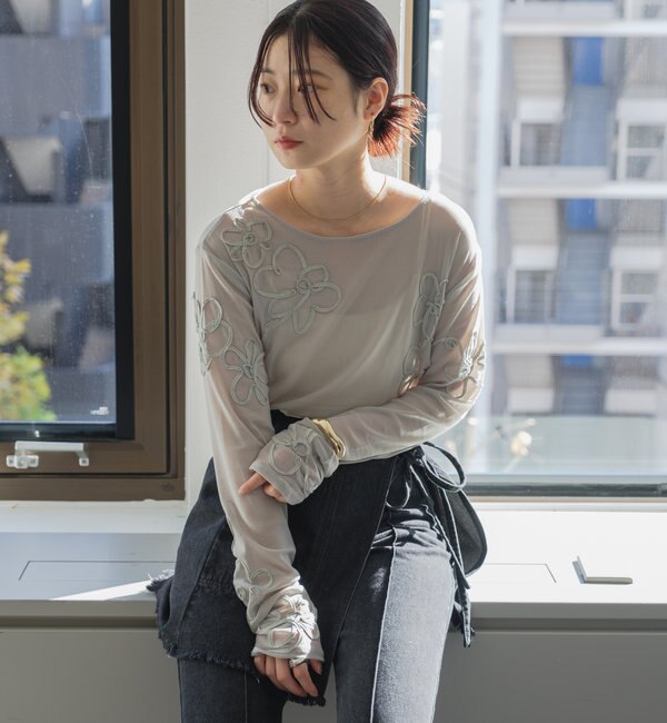 WEB限定カラー/新色追加】フラワーコード刺繍シアーTOPS|Kastane