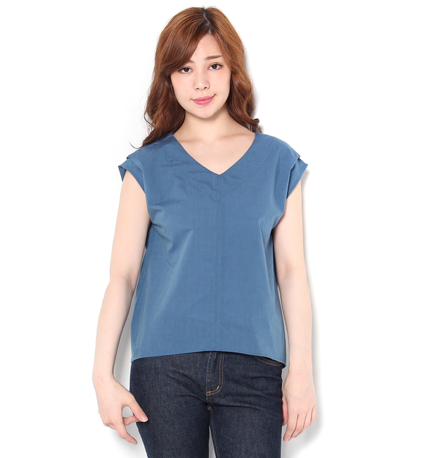 タックブラウス