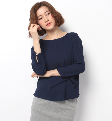 タックドレープブラウス
