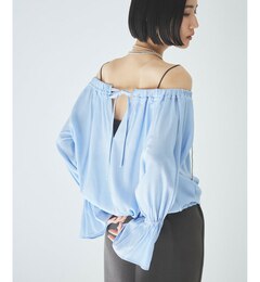 オフショルダーブラウス【オンラインストア限定商品】