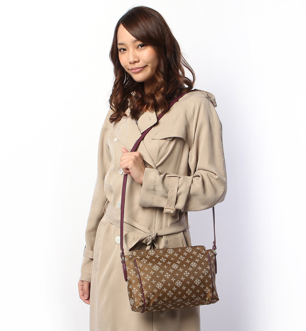 レザーパイピングショルダーバッグ