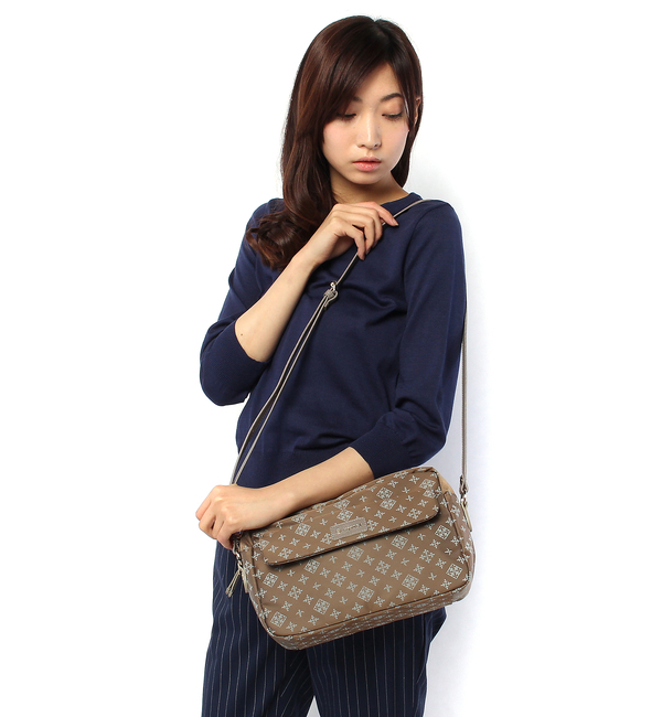 スクエア型ショルダーバッグ