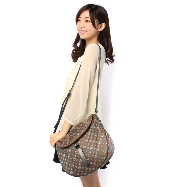 パイピングショルダーバッグ