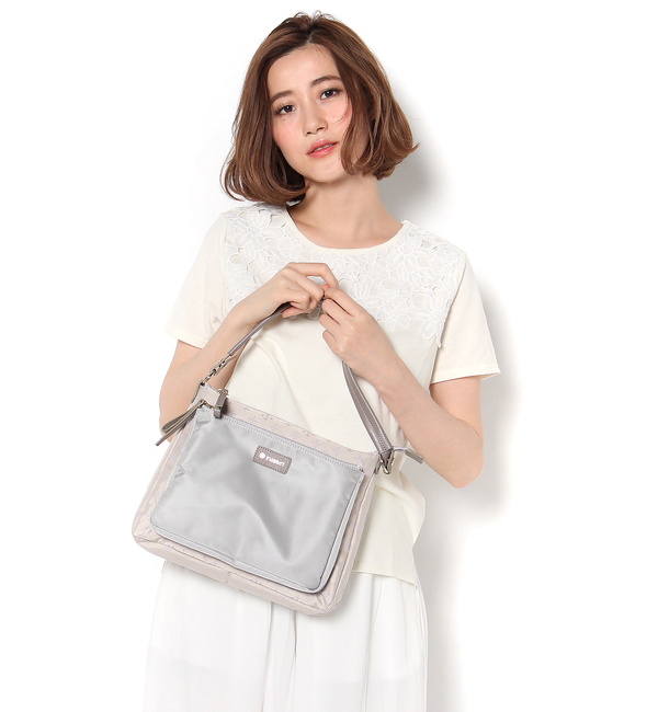 スクエア型ワンショルダーバッグ