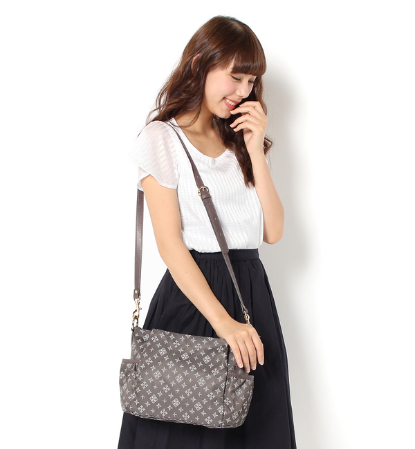 スクエアフォルムショルダーバッグ