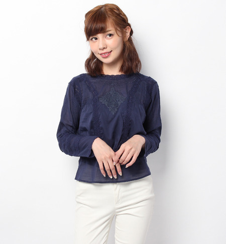 レース刺繍ブラウス