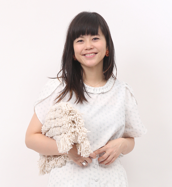 花柄衿タックブラウス