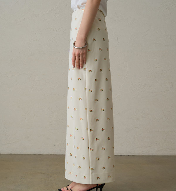 フラワー刺繍スカート|Loungedress(ラウンジドレス)の通販｜アイルミネ