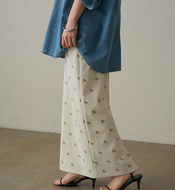 フラワー刺繍スカート|Loungedress(ラウンジドレス)の通販｜アイルミネ