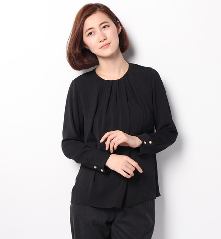 フロントタックブラウス