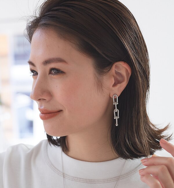sauvage peau】メタルビジューピアス|Rouge vif la cle(ルージュ ...