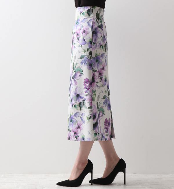 グログラン大きな花柄プリントタイトスカート|TIARA(ティアラ)の通販 
