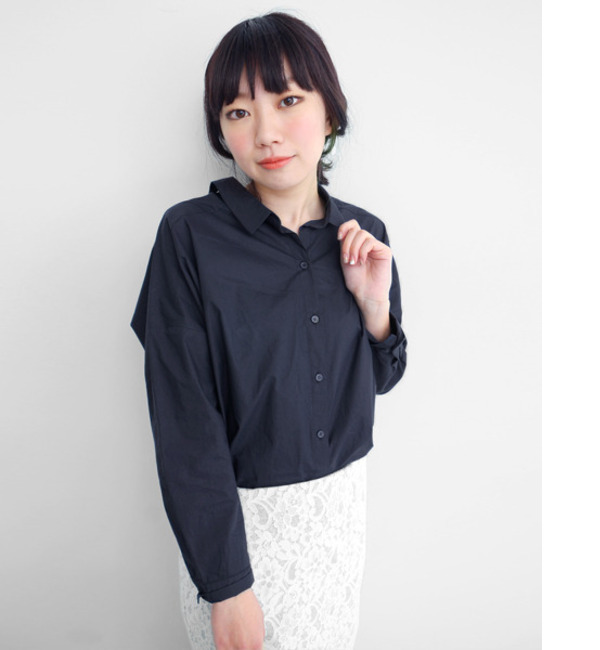 KBF KBF+ 後ろ変形衿ワイドシャツ