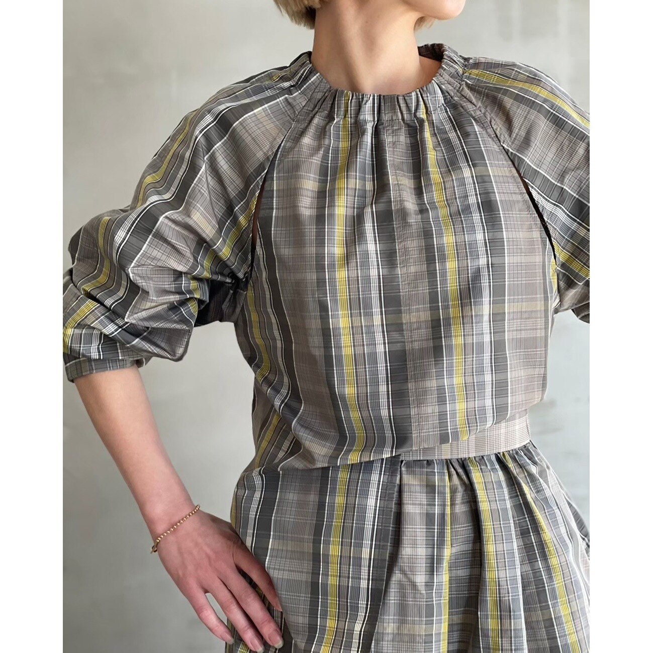 HELIOPOLE CHANBRAY TAFFETA GATHER BLOUSE|HELIOPOLE(エリオポール)の