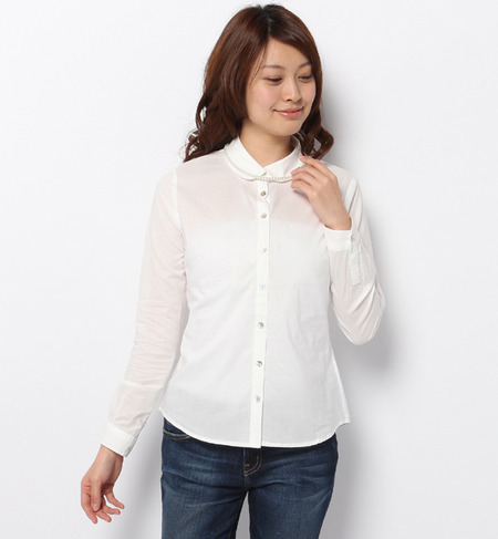 パールネックレス付きベーシックシャツ