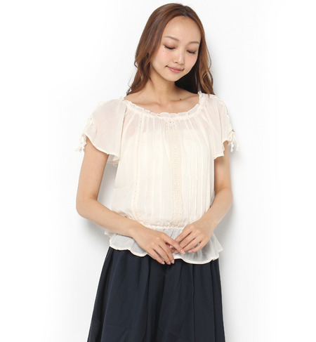 タック&レースブラウス