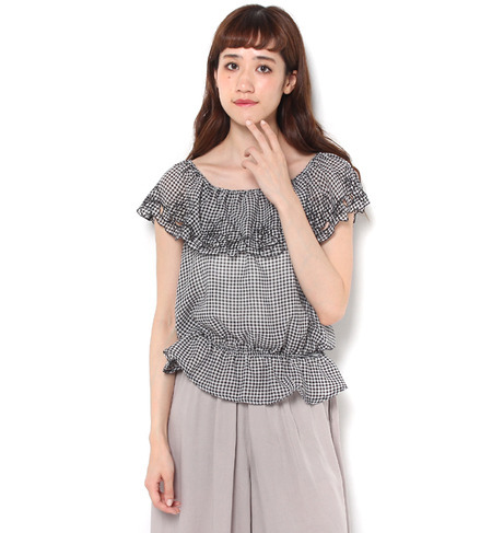 お花刺しゅうブラウス