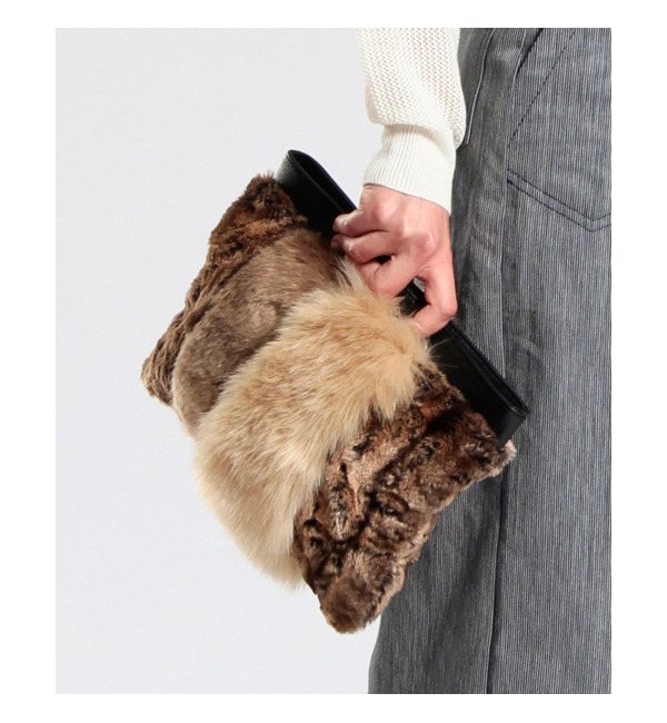 フェイクファークラッチバッグ