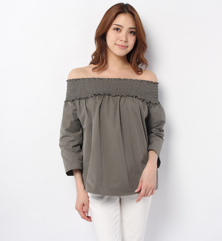 オフショルダートップス